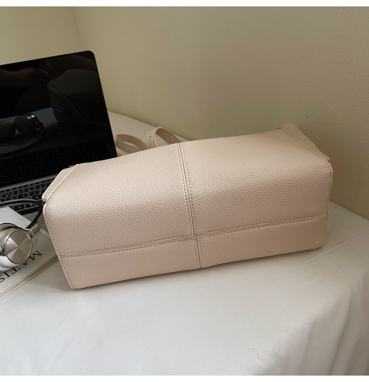Retro underarm shoulder pillow bag