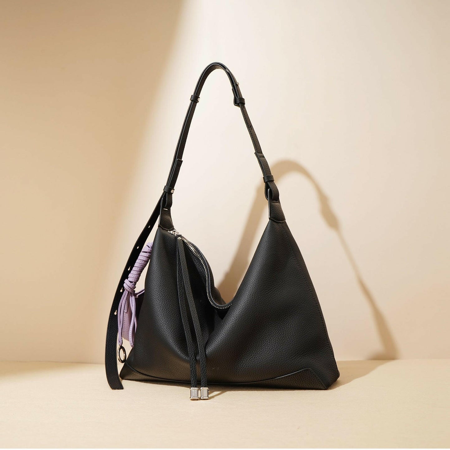 2025New Niche Simple Style Large Capacity Commuter Tote Bag High - end Fashion Underarm Bag - zoraflux