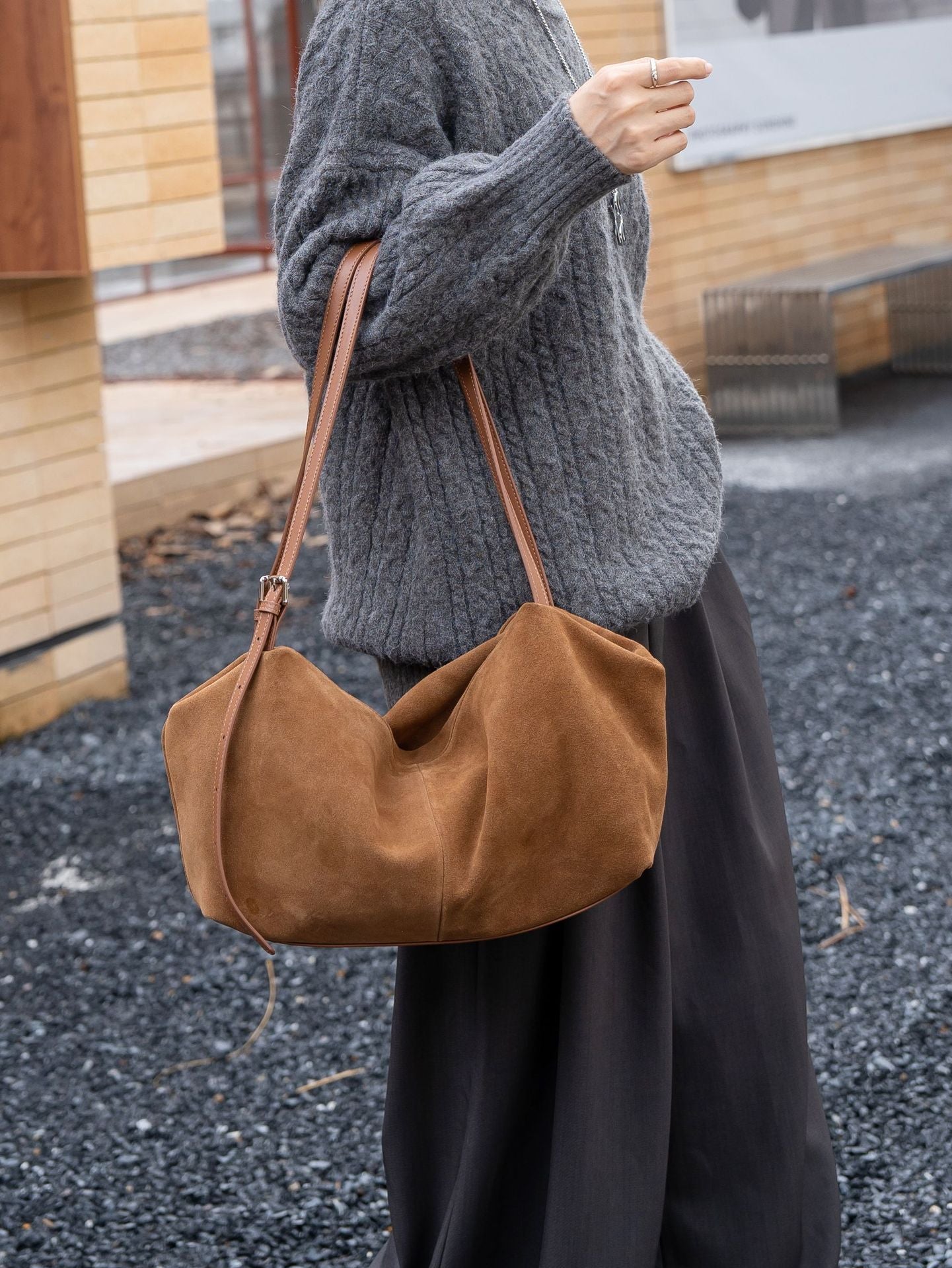 Large shoulder bag for commuting to work
