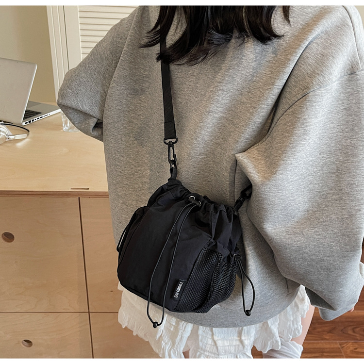 Lightweight and casual crossbody bag drawstring opening