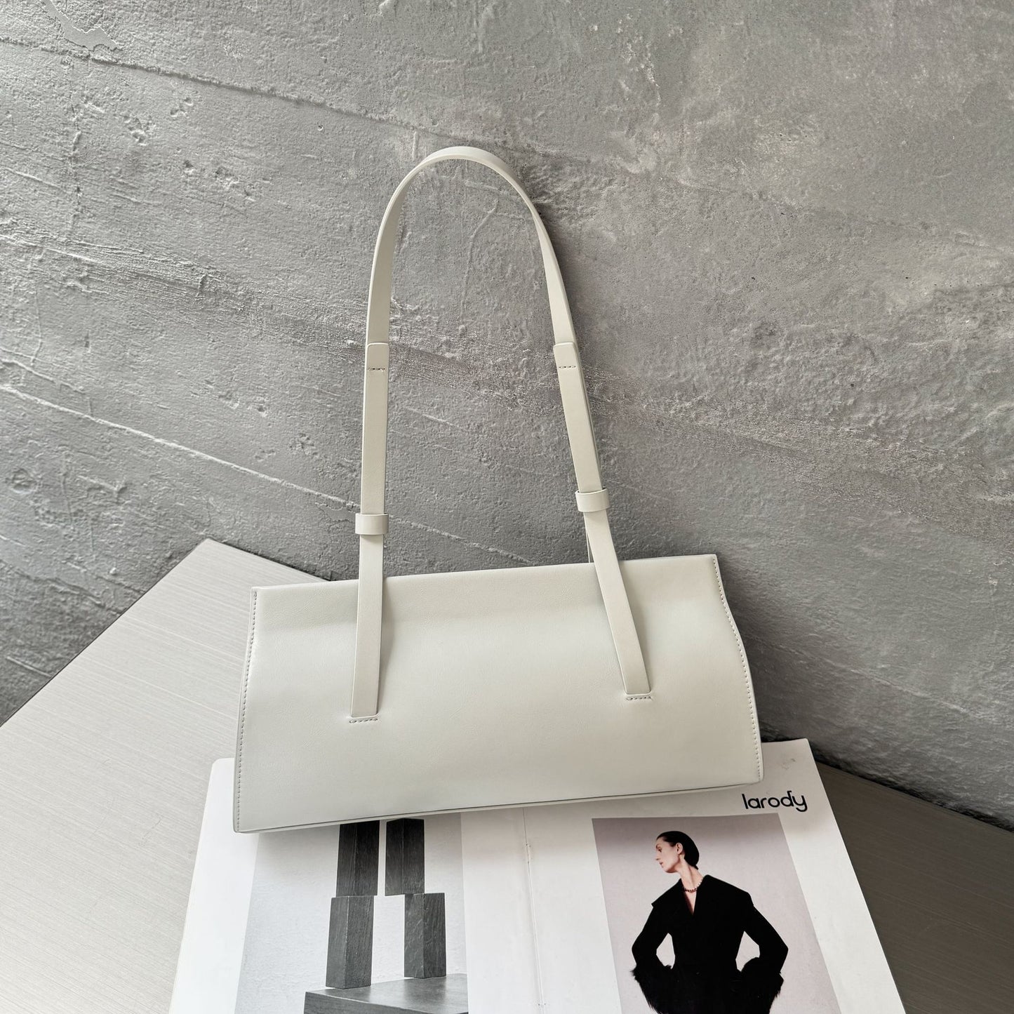 Simple French leather women's shoulder bag
