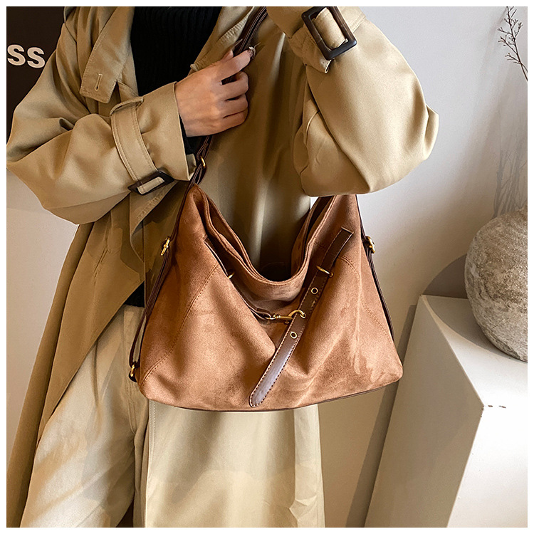 Casual tote bag made of abrasive leather