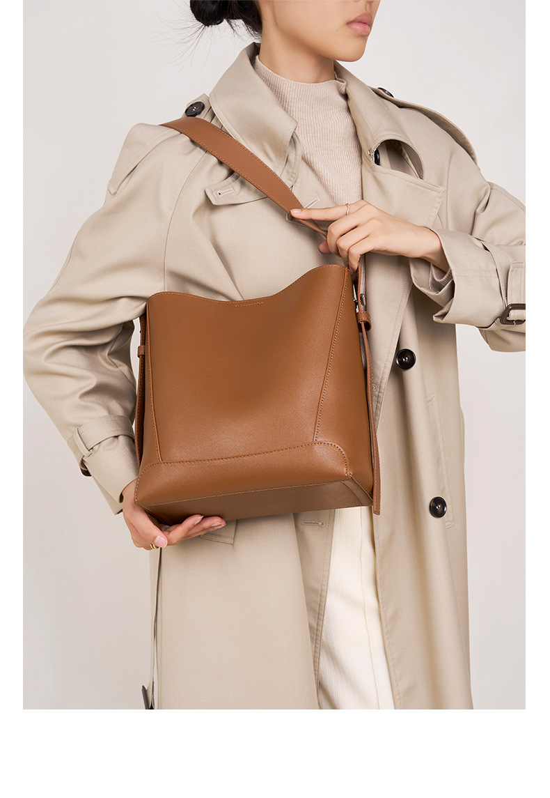 Versatile large capacity women bucket bag