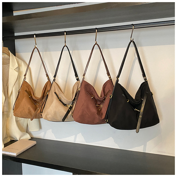Casual tote bag made of abrasive leather