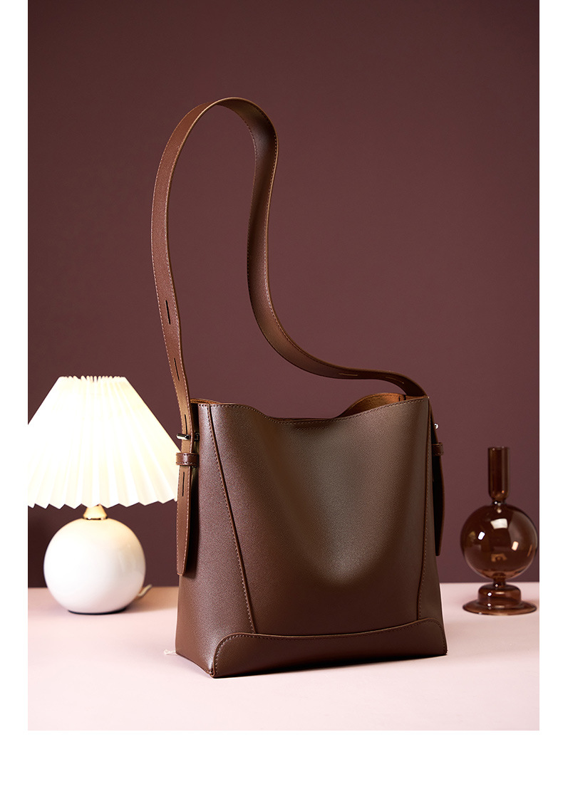 Versatile large capacity women bucket bag