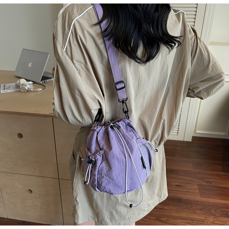Lightweight and casual crossbody bag drawstring opening