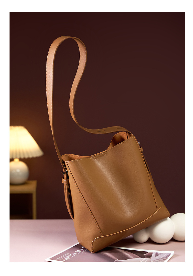 Versatile large capacity women bucket bag
