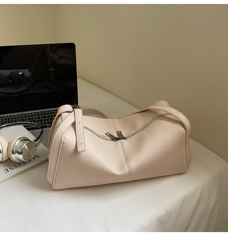 Retro underarm shoulder pillow bag