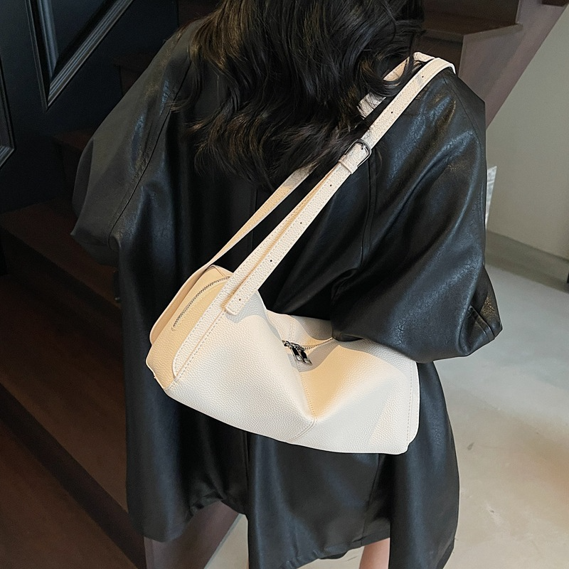Retro underarm shoulder pillow bag