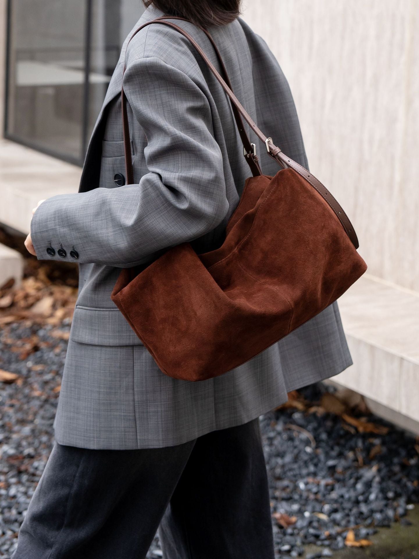 Large shoulder bag for commuting to work