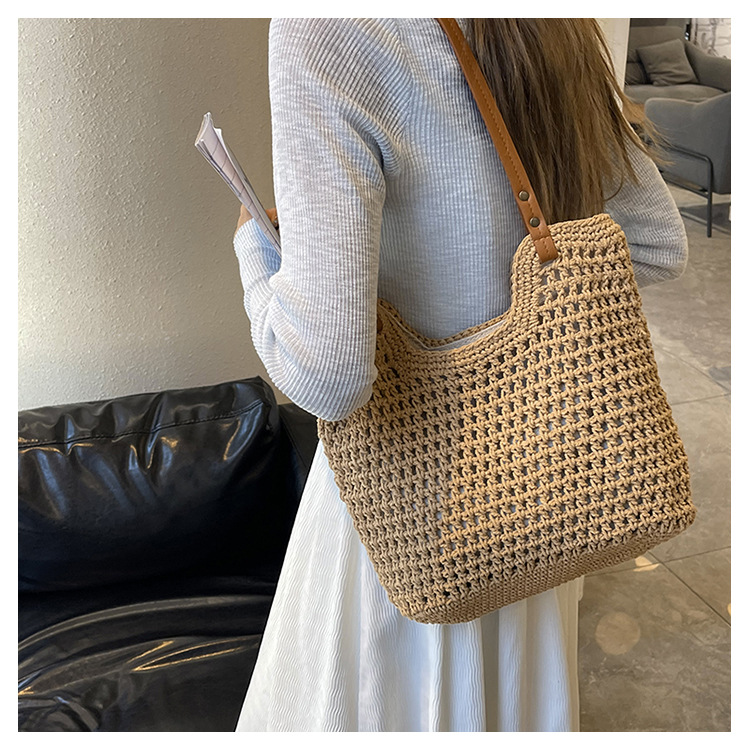 Casual cut-out woven vacation tote bag