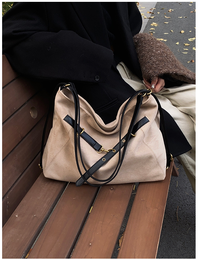 Casual tote bag made of abrasive leather