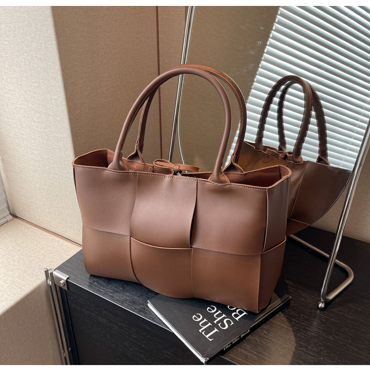Large-capacity plaid women's handbag