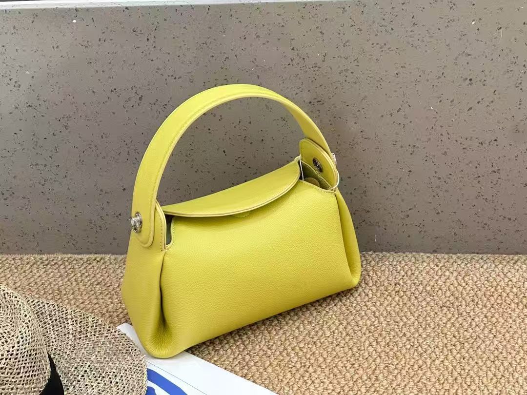 Small handbag of cigarette box type