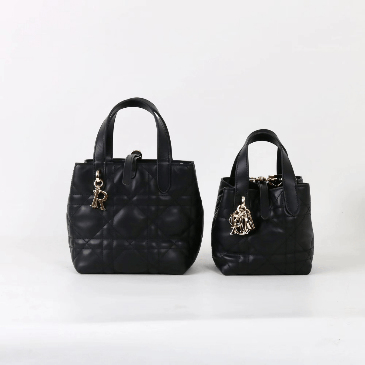 Teng lattice D letter decorated shoulder bag - zoraflux