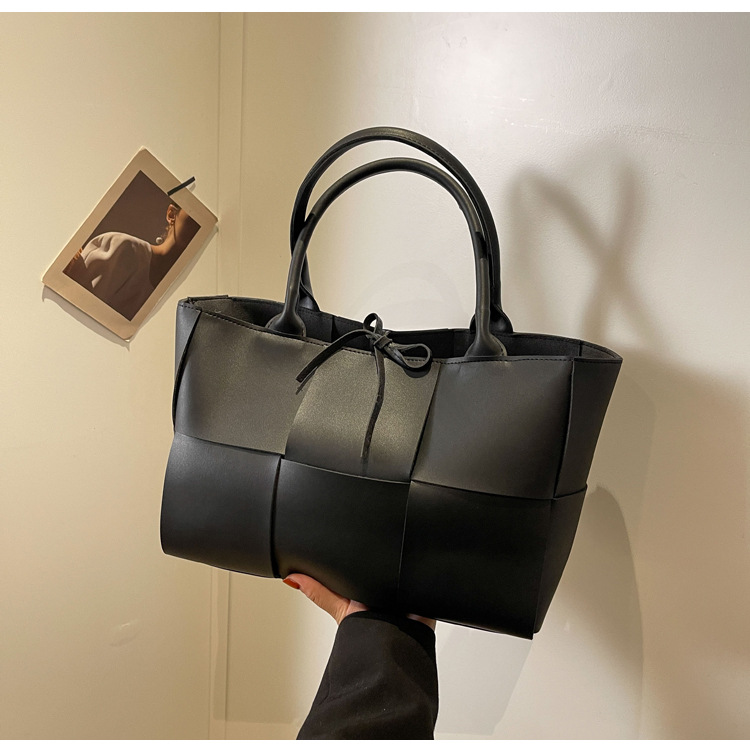 Large-capacity plaid women's handbag