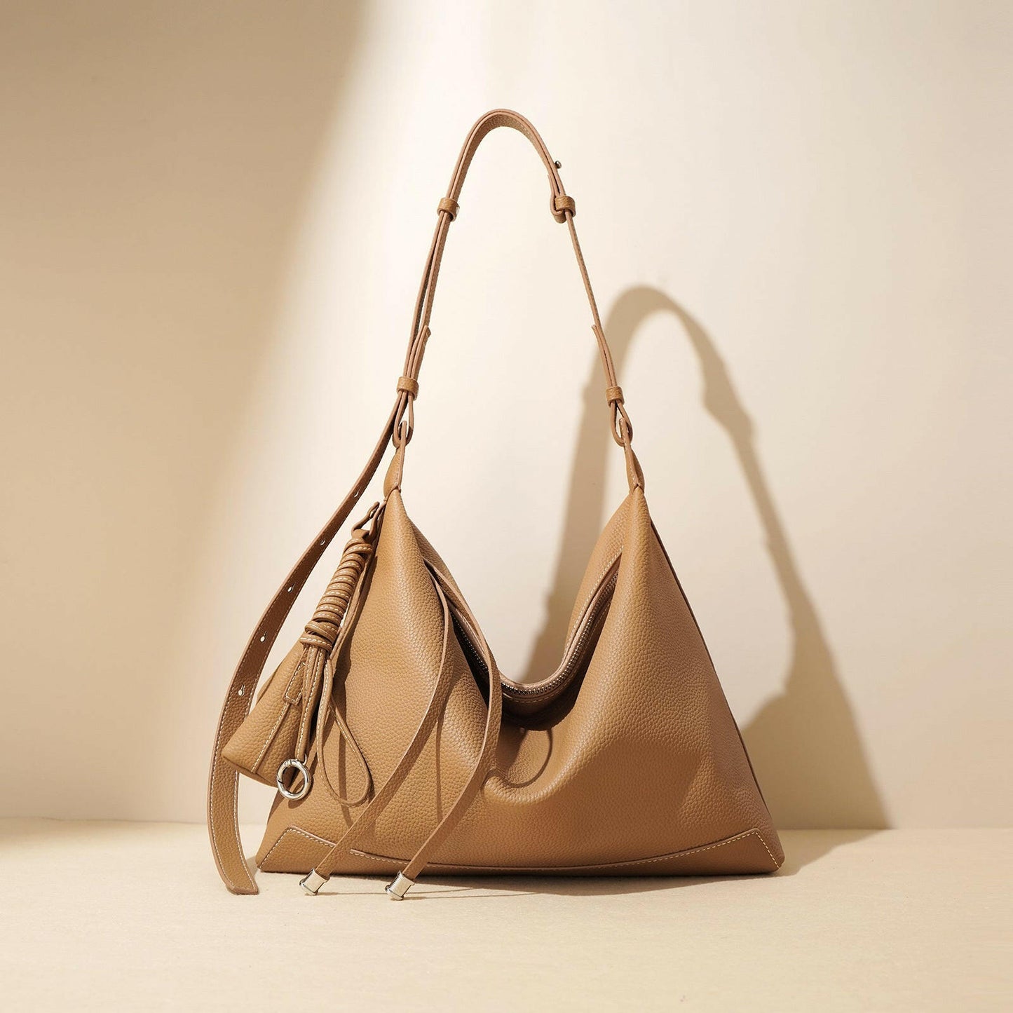 2025New Niche Simple Style Large Capacity Commuter Tote Bag High-end Fashion Underarm Bag - zoraflux