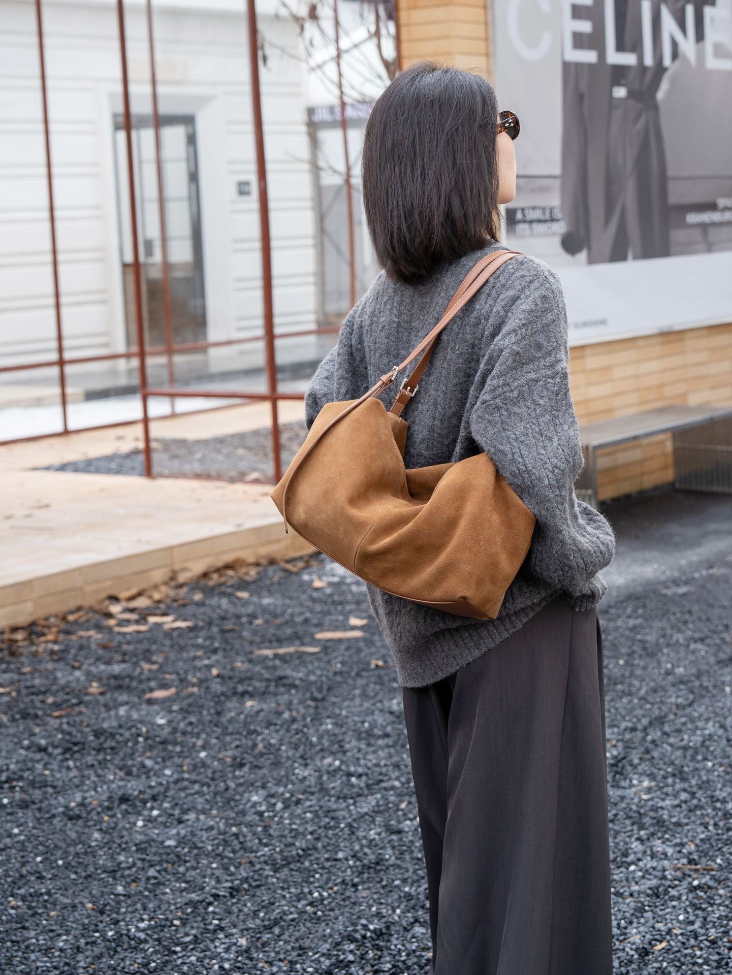Large shoulder bag for commuting to work