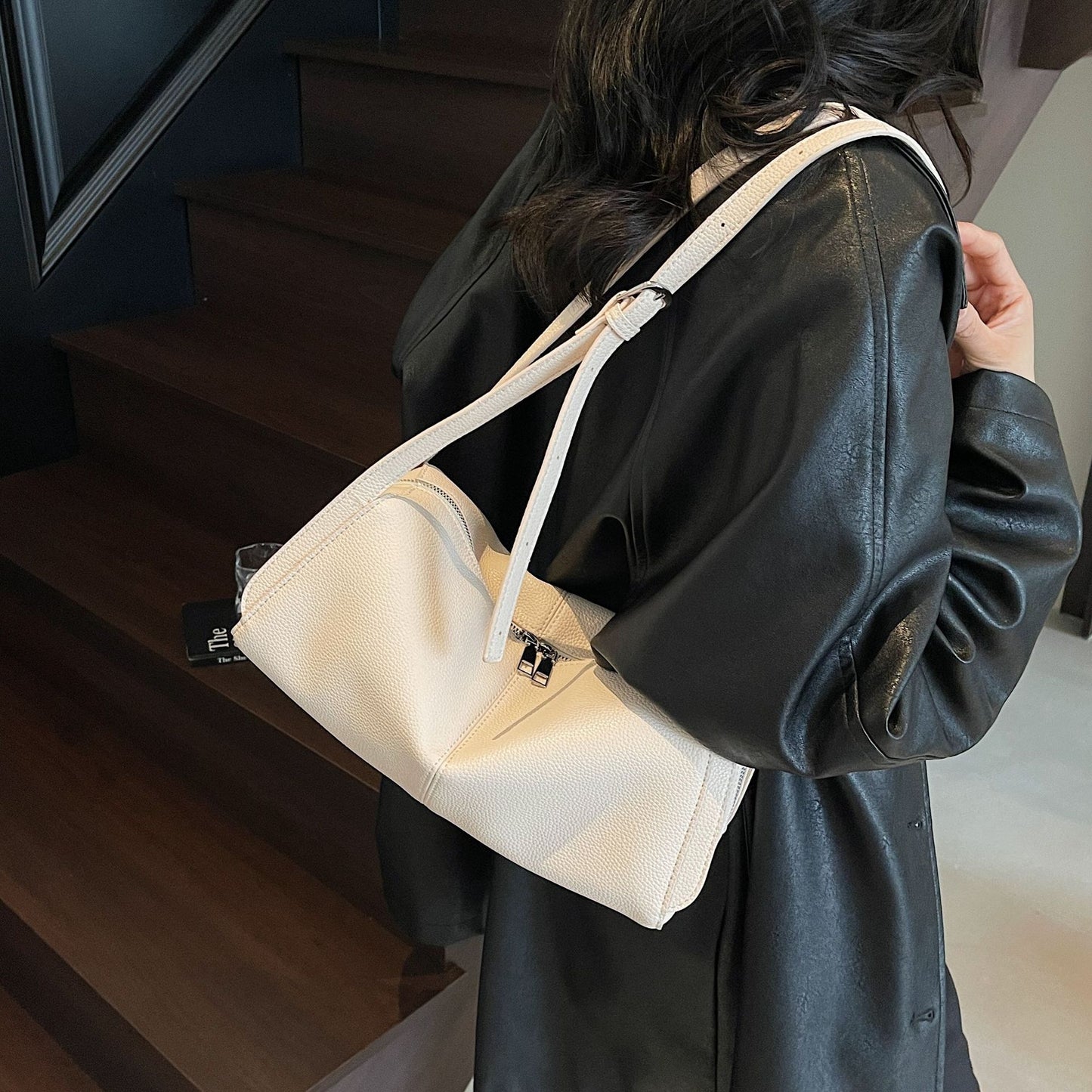 Retro underarm shoulder pillow bag
