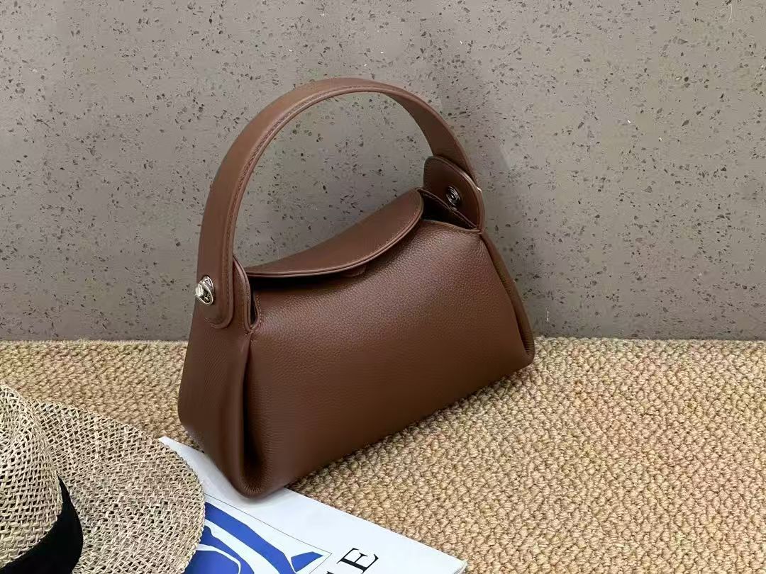 Small handbag of cigarette box type