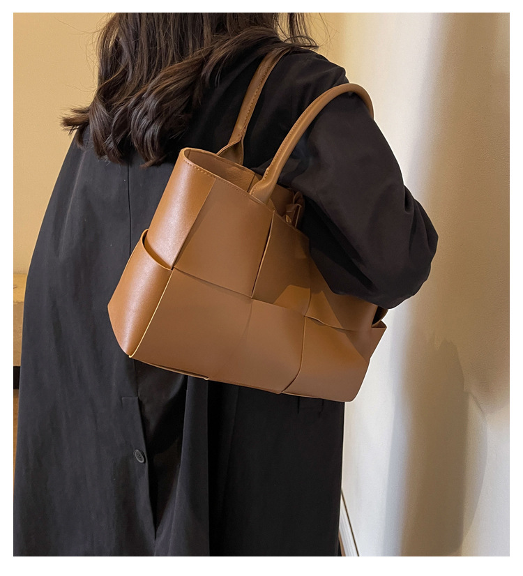 Large-capacity plaid women's handbag