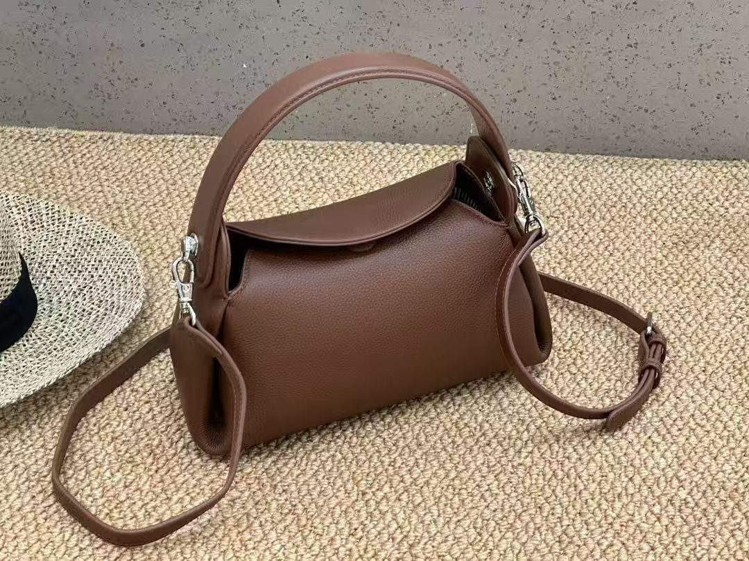 Small handbag of cigarette box type