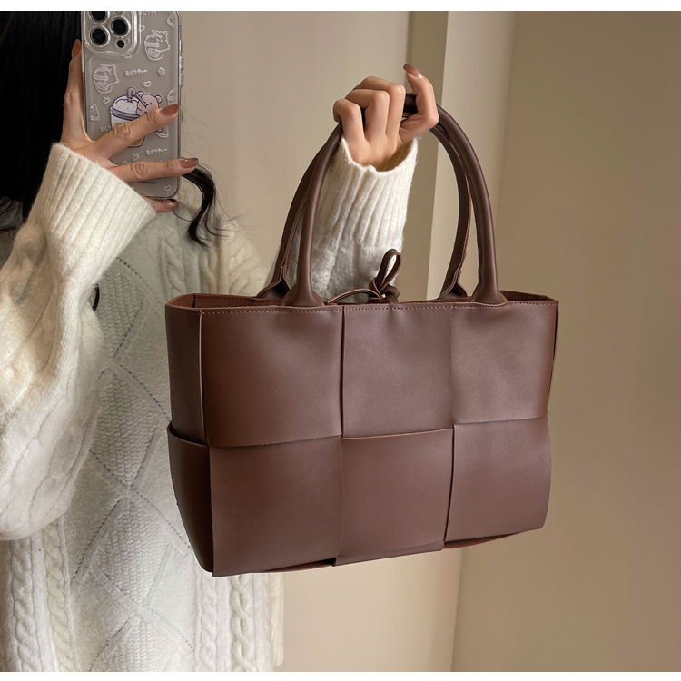 Large-capacity plaid women's handbag