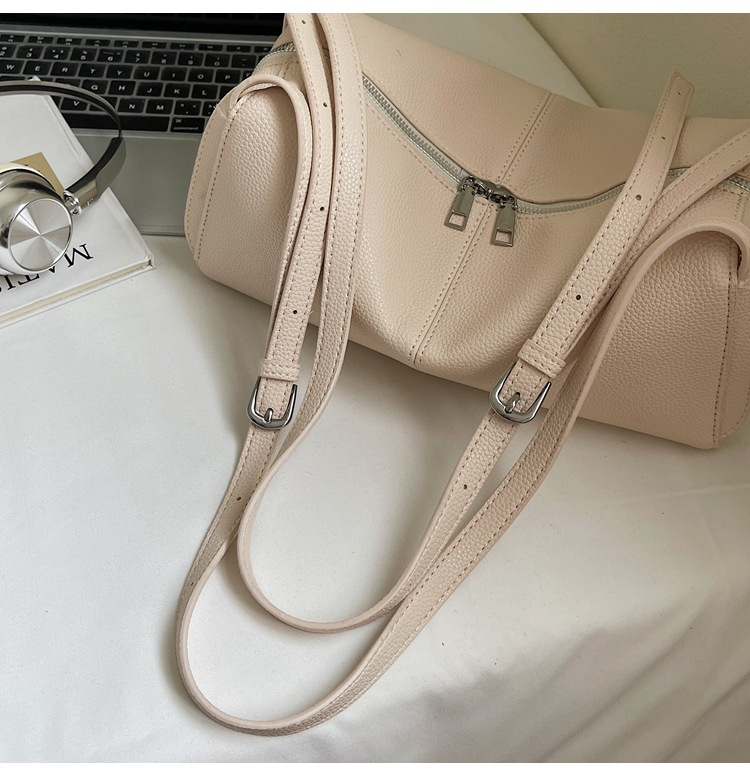 Retro underarm shoulder pillow bag