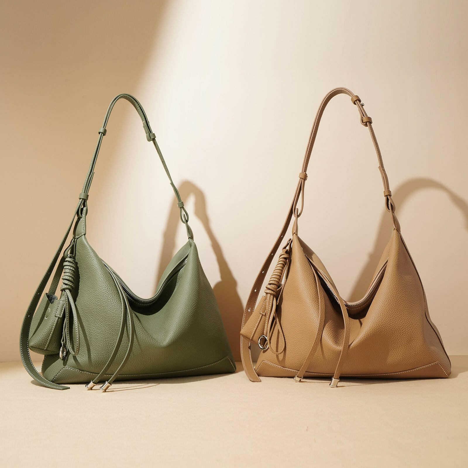 2025New Niche Simple Style Large Capacity Commuter Tote Bag High-end Fashion Underarm Bag - zoraflux