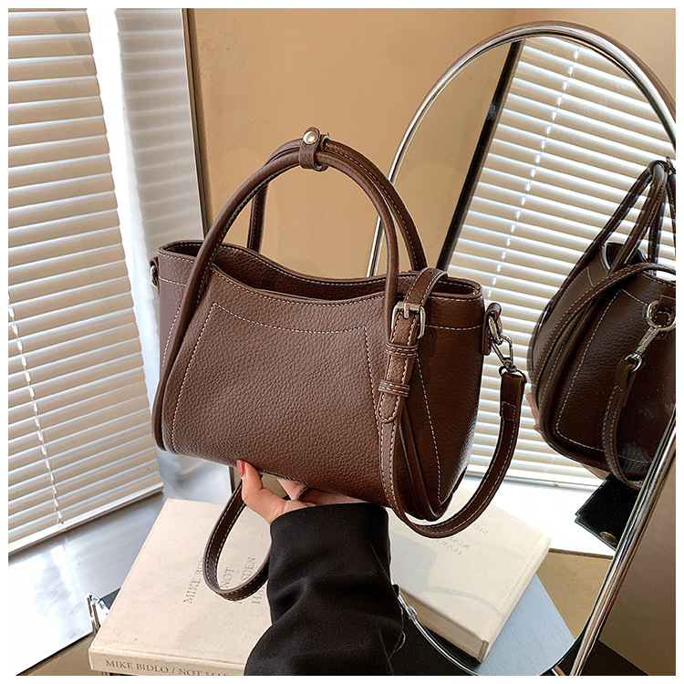 Simple casual versatile shoulder bag