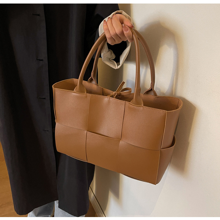 Large-capacity plaid women's handbag