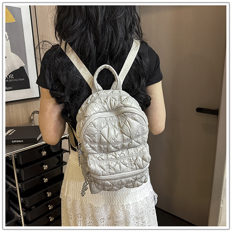 Casual pleated cloud-shaped backpack
