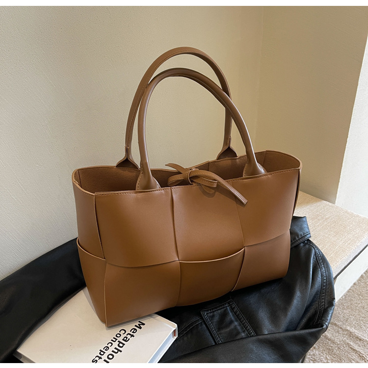 Large-capacity plaid women's handbag