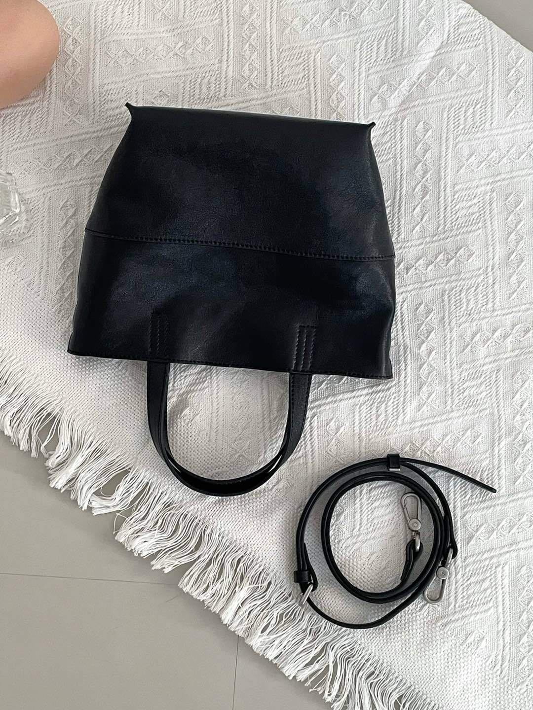 Soft leather crossbody bucket bag