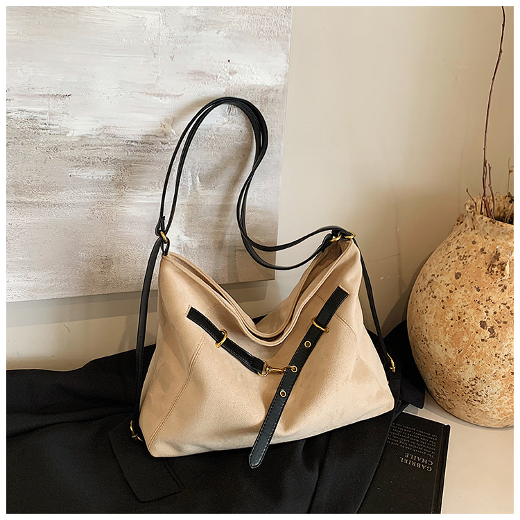 Casual tote bag made of abrasive leather