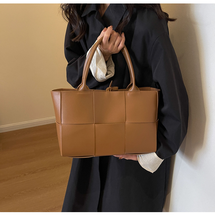 Large-capacity plaid women's handbag