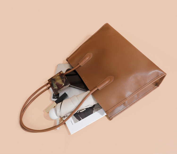 Portable leather commuter tote bag