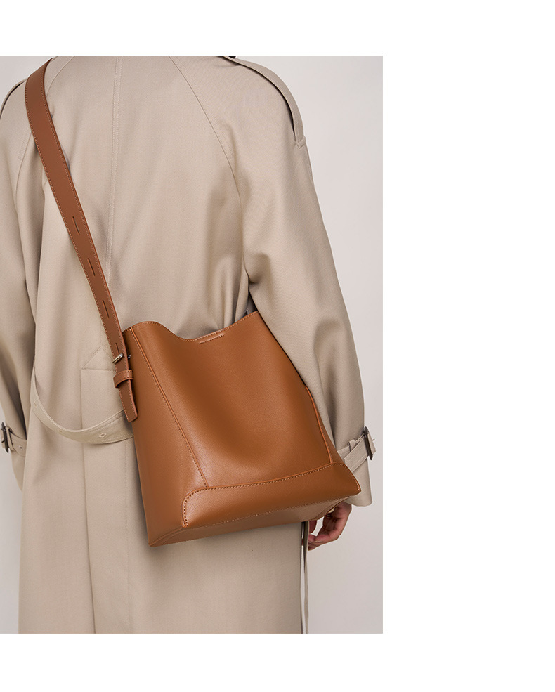 Versatile large capacity women bucket bag