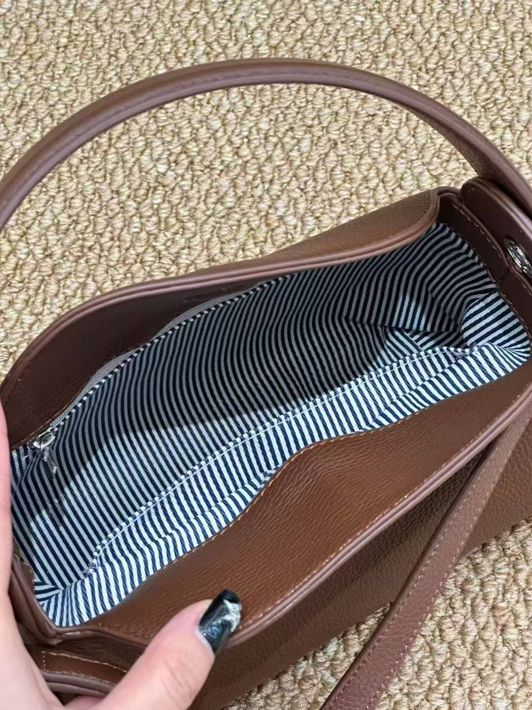 Small handbag of cigarette box type
