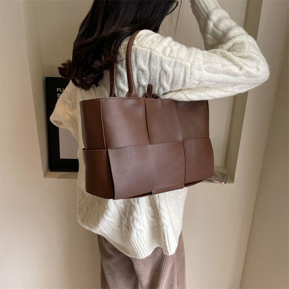 Large-capacity plaid women's handbag