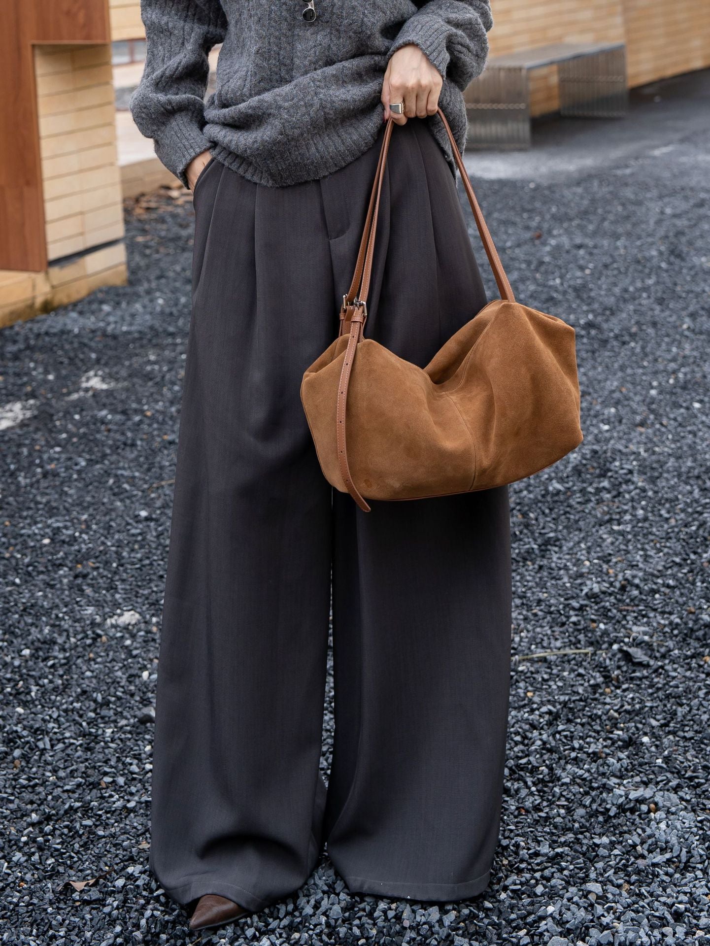 Large shoulder bag for commuting to work
