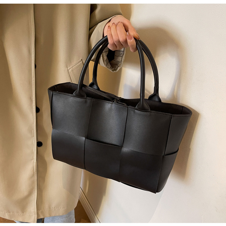 Large-capacity plaid women's handbag
