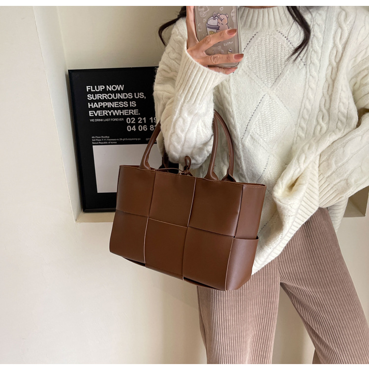 Large-capacity plaid women's handbag