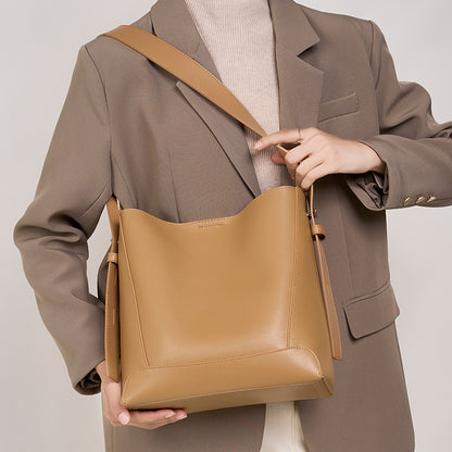 Versatile large capacity women bucket bag