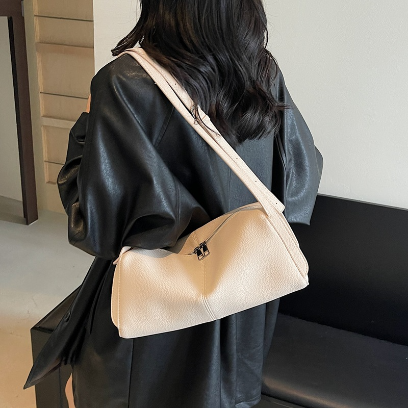 Retro underarm shoulder pillow bag