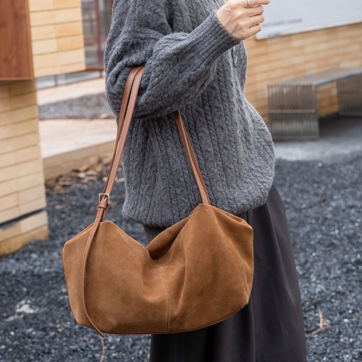 Large shoulder bag for commuting to work