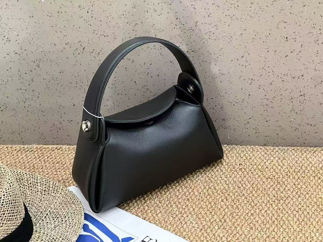 Small handbag of cigarette box type