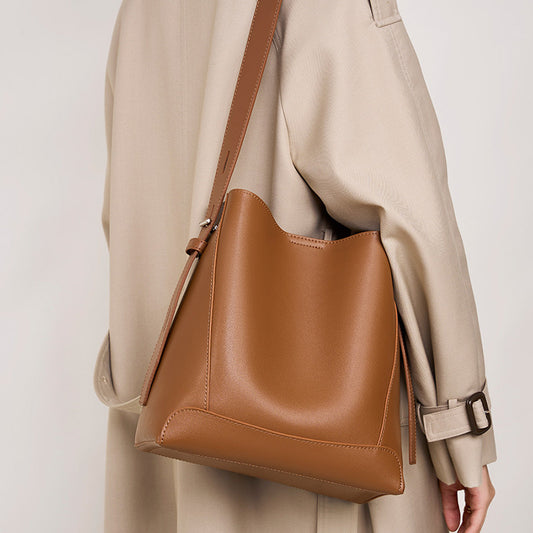 Versatile large capacity women bucket bag