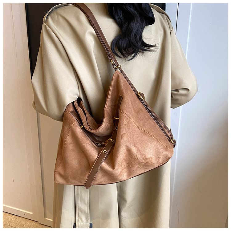 Casual tote bag made of abrasive leather