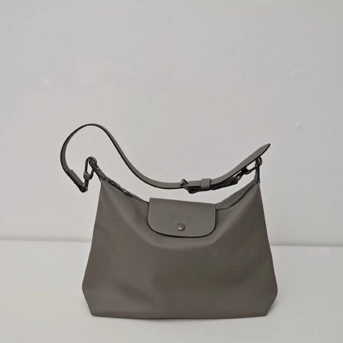 Underarm fashionable and versatile single-shoulder bag